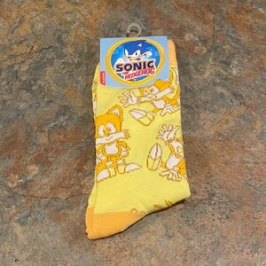 Sonic the Hedgehog Yellow Socks Size 10-13 Adult NWT
